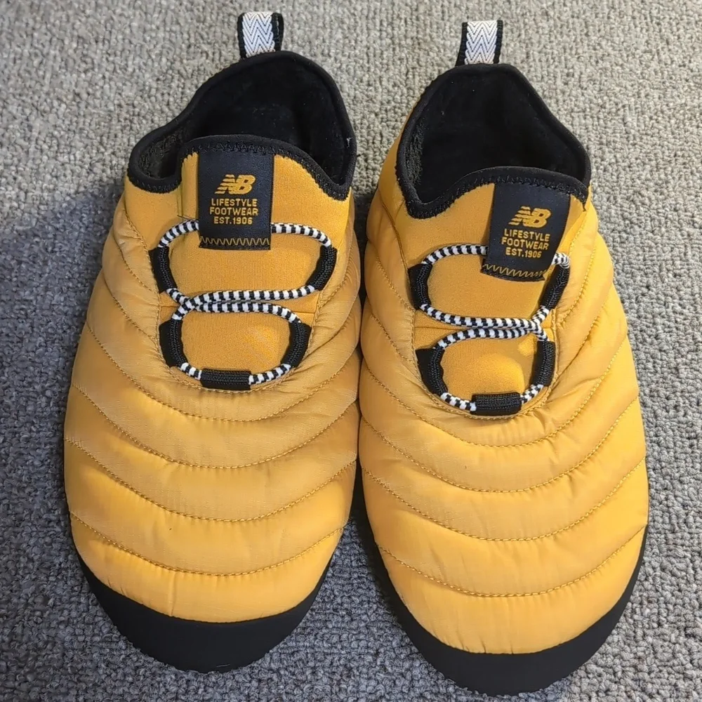 New Balance Caravan Moc V2 Slipper Size 8.0 Black/Yellow Unisex W9.5 Recovery